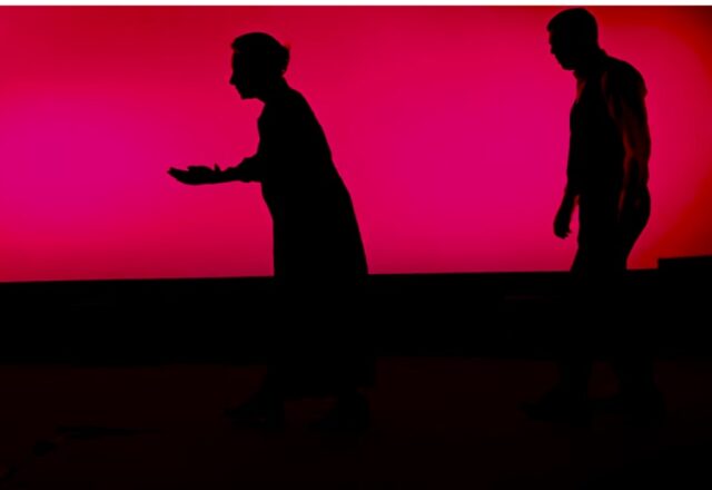 "Το αμάρτημα της μητρός μου": Μία παράσταση χωρίς αχρείαστους εκσυγχρονισμούς, Πόπη Αρωνιάδα