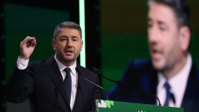 Συνέδριο ΠΑΣΟΚ: “Όχι” από Ανδρουλάκη σε συνεργασία με ΝΔ – Το μήνυμα από Παπανδρέου-Βενιζέλο