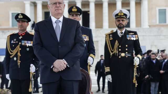 Του κόσμου ήρθε η συντέλεια μα εμείς περνάμε τέλεια! Μάνος Στεφανίδης