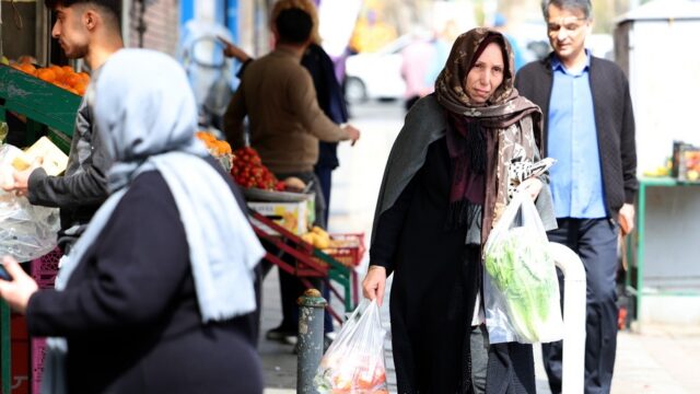 Tί λένε για τον πόλεμο Ιρανοί πρόσφυγες στην Τουρκία