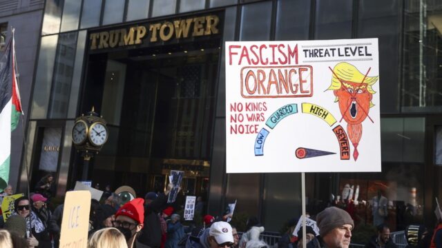 Ζούμε σε καθεστώς "αντεστραμμένου ολοκληρωτισμού", Απόστολος Αποστόλου