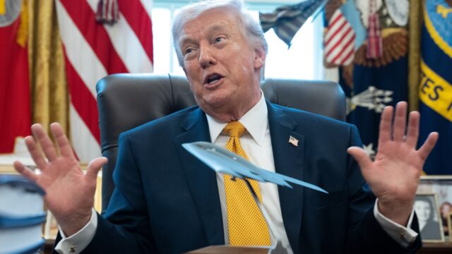 Στα χνάρια του Μπους ο... πλακατζής Τραμπ! Κώστας Βενιζέλος