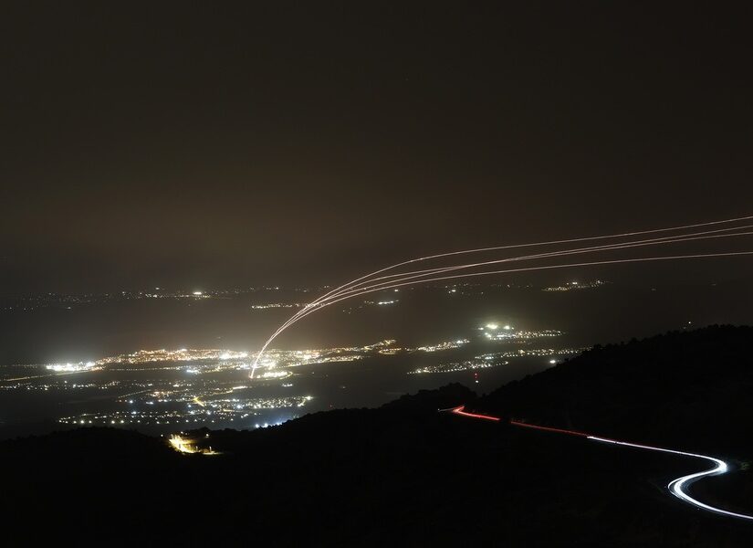 Νέα επίθεση Ιράν-Χεζμπολάχ στο Ισραήλ – Βομβαρδισμοί στην Τεχεράνη – Πόλη-φάντασμα το Ντουμπάι