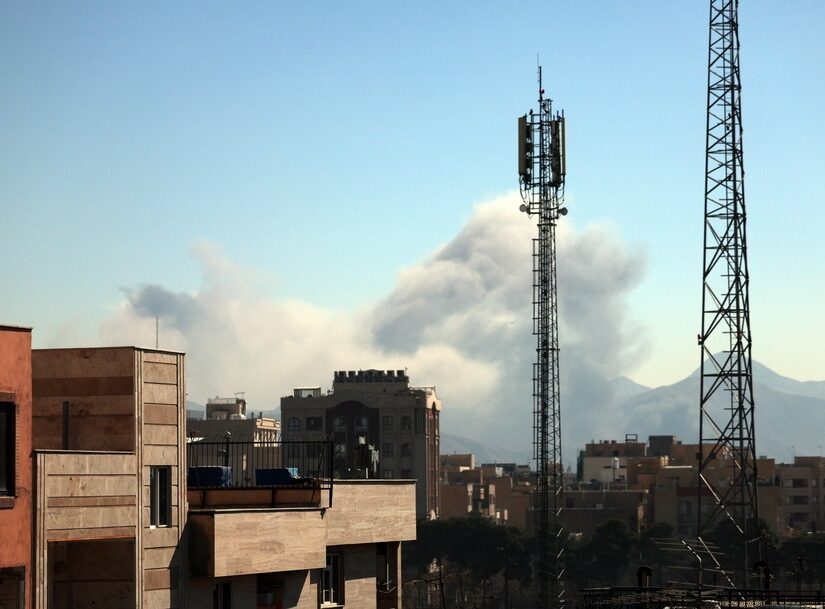 Το Ισραήλ πλήττει τον Λίβανο – Εκρήξεις στο Ιράν – Ριάντ: Πλήγμα στην πρεσβεία των ΗΠΑ