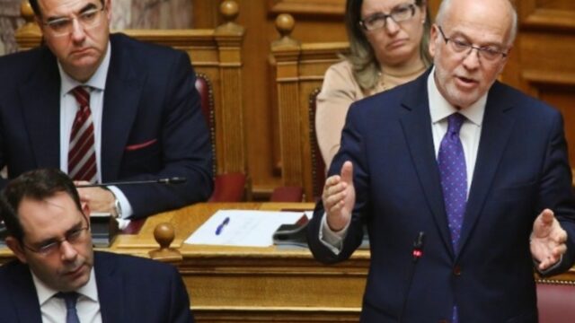 Προκαλεί ακόμα και “γαλάζιους” η στάση Φλωρίδη!