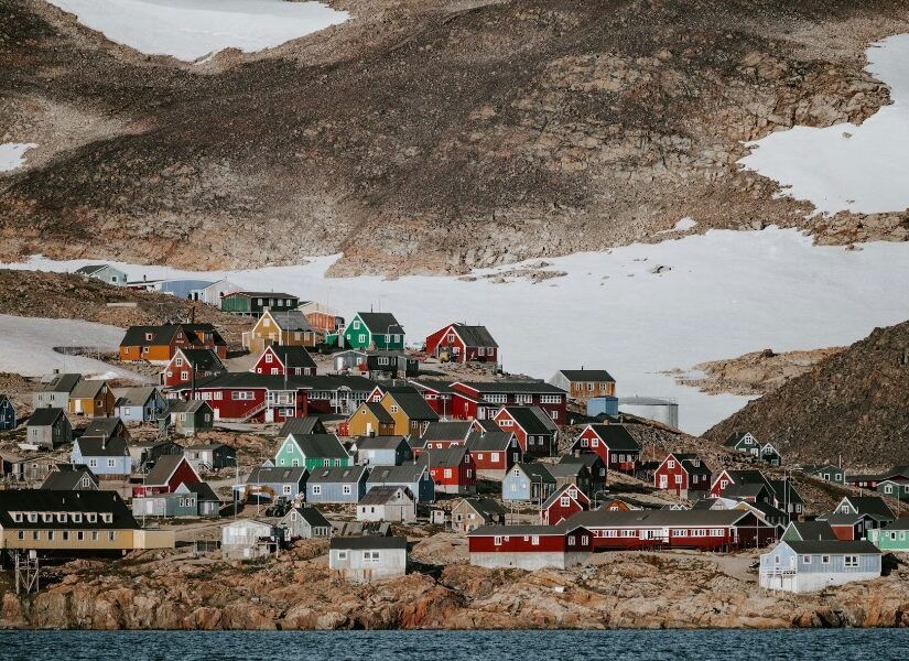 Σχέδιο της Δανίας να ανατινάξει τους αεροδιαδρόμους της Γροιλανδίας – Φόβος για εισβολή των ΗΠΑ