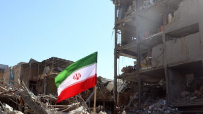 Με την πλάτη στο τοίχο ο Τραμπ, Απόστολος Αποστολόπουλος