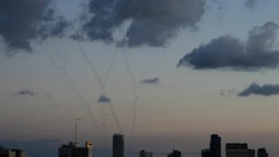 Φλέγεται η Μέση Ανατολή: Ιρανικά πλήγματα κατά Ισραήλ και αμερικανικών εγκαταστάσεων