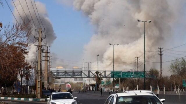 Τραμπ: “Ναι” σε βοήθεια από Ζελένσκι για αναχαιτίσεις – Ιράν: Δεν κλείνουμε ακόμα το Ορμούζ – Νέες εκρήξεις σε Τεχεράνη-Εμιράτα