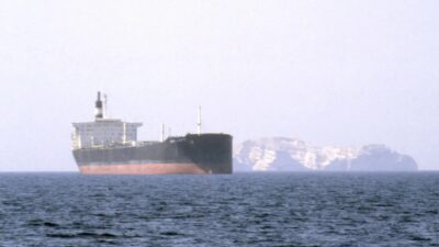 Το Ιράκ θα μειώσει την παραγωγή πετρελαίου εάν παραμείνουν κλειστά τα Στενά του Ορμούζ