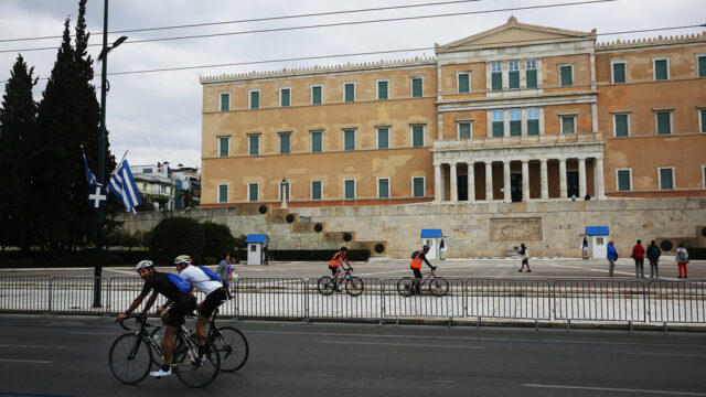 Φταίνε μόνο οι κυβερνώντες για τη σημερινή κατάντια; Λουκάς Αξελός