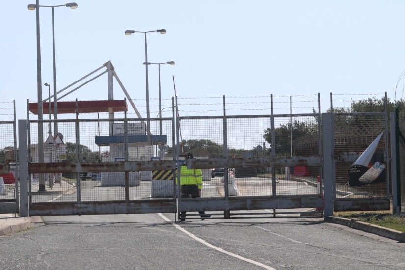 Σε κατάσταση συναγερμού η Κύπρος-Εκκενώνεται η βάση της Δεκέλειας και το αεροδρόμιο της Πάφου