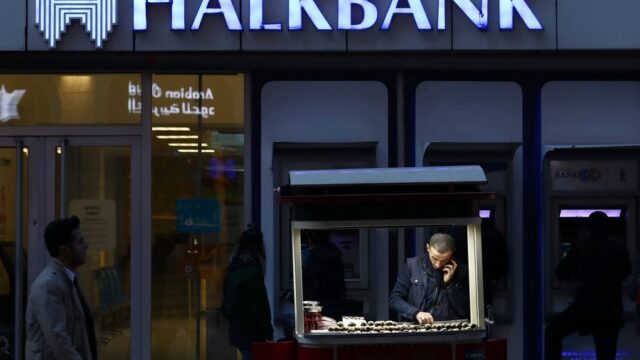 Ο Τραμπ γλίτωσε τον Ερντογάν από την Halkbank, αλλά παραμένουν οι κυρώσεις, Βάνα Στέλλου