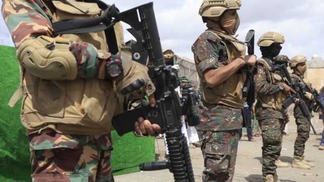 Με τι όπλα θα μπουν οι Χούθι στον πόλεμο, Κώστας Γρίβας