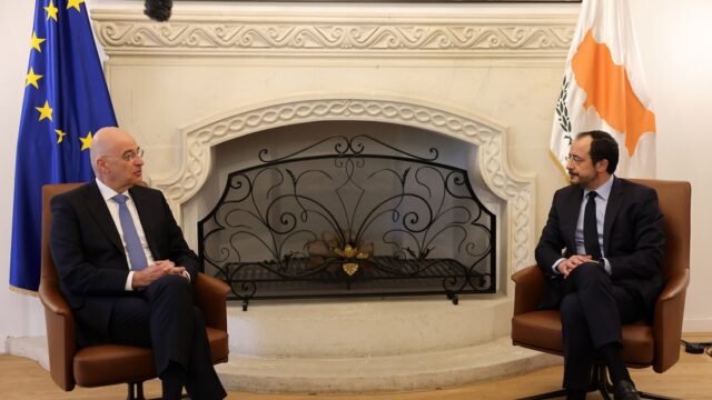 Βρετανικές βάσεις: Ο Χριστοδουλίδης πήρε το όπλο του και ο Ερχιουρμαν τα βουνά! Κώστας Βενιζέλος