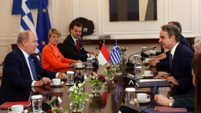 Με τον πρίγκιπα Αλβέρτο του Μονακό συναντήθηκε στο Μέγαρο Μαξίμου ο Μητσοτάκης