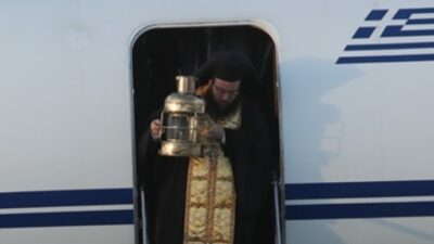 Με την AEGEAN θα ταξιδέψει το Αγιο Φως φέτος από τα Ιεροσόλυμα στην Κύπρο