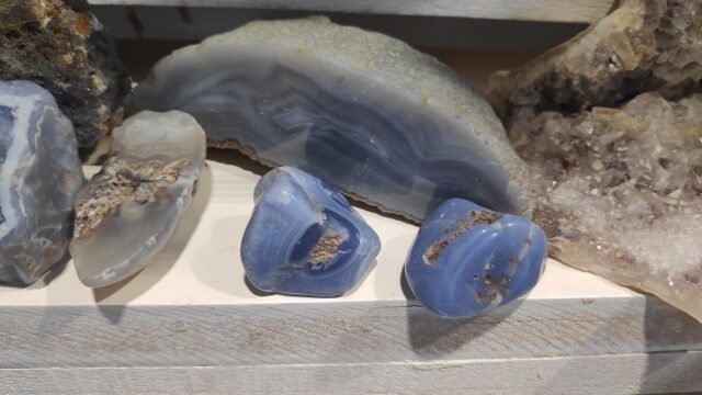 Μία ιδιωτική συλλογή με σπάνιους ημιπολύτιμους λίθους της Θράκης, Μελαχροινή Μαρτίδου