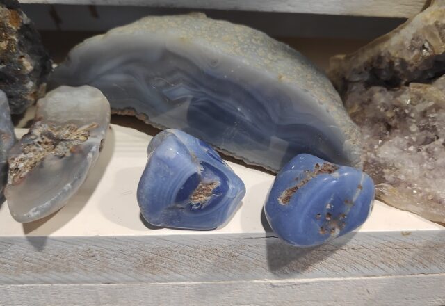 Μία ιδιωτική συλλογή με σπάνιους ημιπολύτιμους λίθους της Θράκης, Μελαχροινή Μαρτίδου