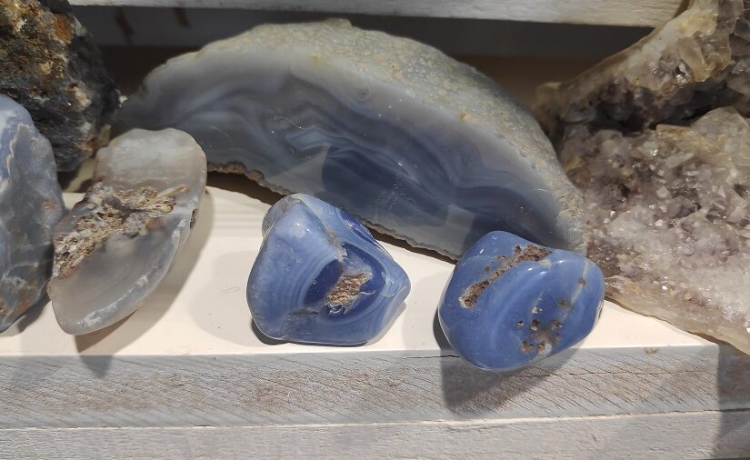 Μία ιδιωτική συλλογή με σπάνιους ημιπολύτιμους λίθους της Θράκης, Μελαχροινή Μαρτίδου