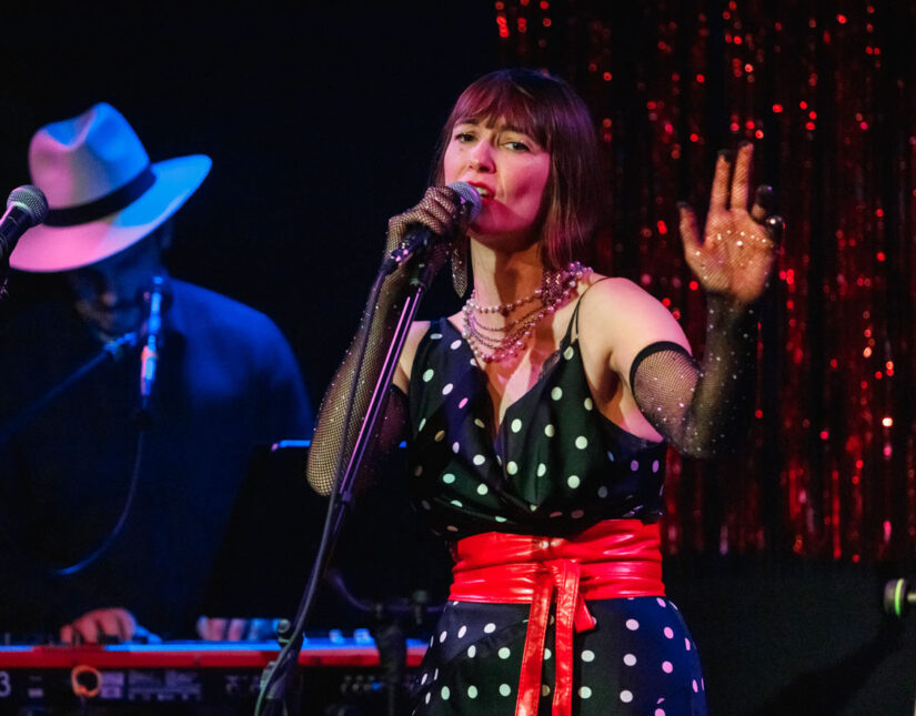 «ΖΗΤΩ τα λαϊκά κορίτσια!»: ΠΑΝΤΕΛΗΣ ΑΜΠΑΖΗΣ  & backing band «Ανωτάτη Ζαμπετική»