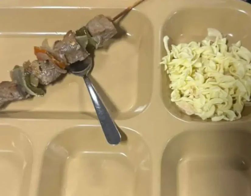 Το Πεντάγωνο διαψεύδει ότι οι ναύτες στο Abraham Lincoln πεινάνε