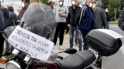 Οι γαλάζιοι "χρυσοκάνθαροι" και τα πάθη της Ελλάδος, Γιώργος Παπασίμος