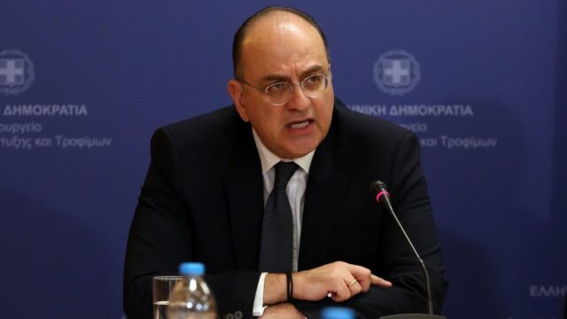 Και γαλάζια πυρά κατά Λαζαρίδη – Αντιπολίτευση: Μονόδρομος η αποπομπή του