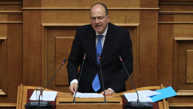 Το παρασκήνιο της παραίτησης Λαζαρίδη - Πυρά από την αντιπολίτευση