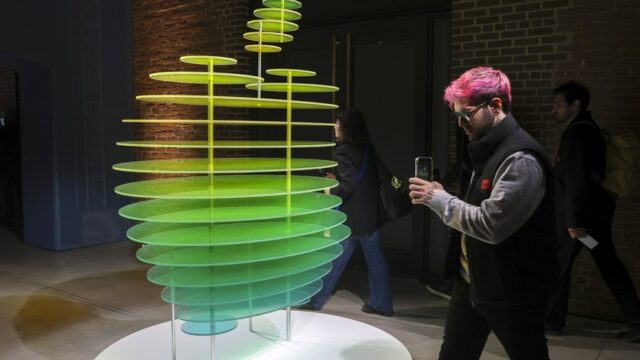 Η Apple αλλάζει αφεντικό – Βρήκε νέο Τζομπς; Νεφέλη Λυγερού