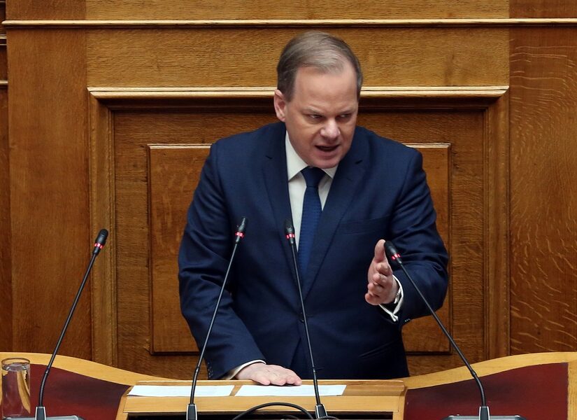 Βουλή: Άρση ασυλίας και για τους "13" – Kαταχειροκτροτήθηκε ο Καραμανλής (video) – Πυρά από την αντιπολίτευση
