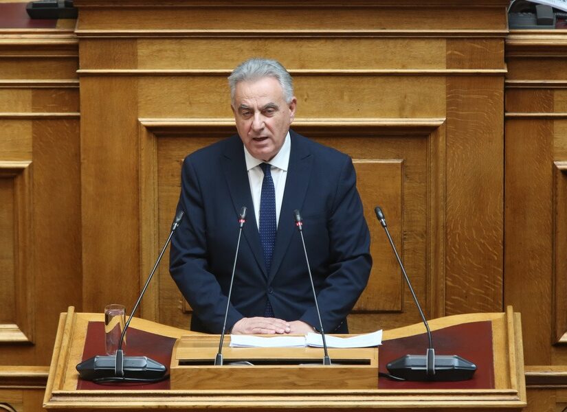 Στη θέση του Μακάριου, ο... πολυπράγμων Καββαδάς – Αυτός κι αν είναι "άριστος"! Κόμπρα