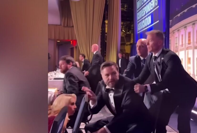 Πολλά τα σχόλια επειδή φυγάδευσαν πρώτο τον Βανς και όχι τον Τραμπ