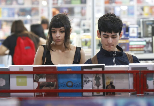 "Η ασθένεια των απαλών πραγμάτων": Η ποιητική συλλογή του Αλέξη Σταμάτη, Πόπη Αρωνιάδα