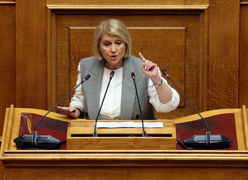 Έως και τον Τσαουσέσκου ξέθαψε η Βούλτεψη για να την πει στην Κοβέσι! Κόμπρα