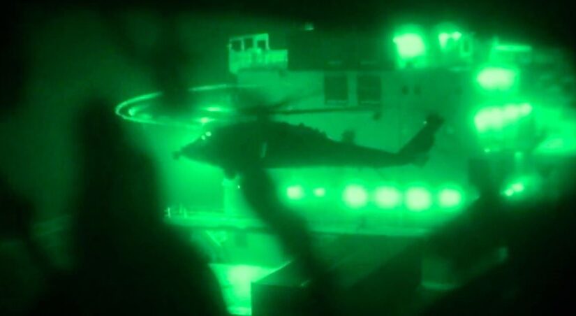 Καρέ καρέ η στιγμή του ρεσάλτου των Αμερικανών πεζοναυτών στο ιρανικό πλοίο (Βίντεο)