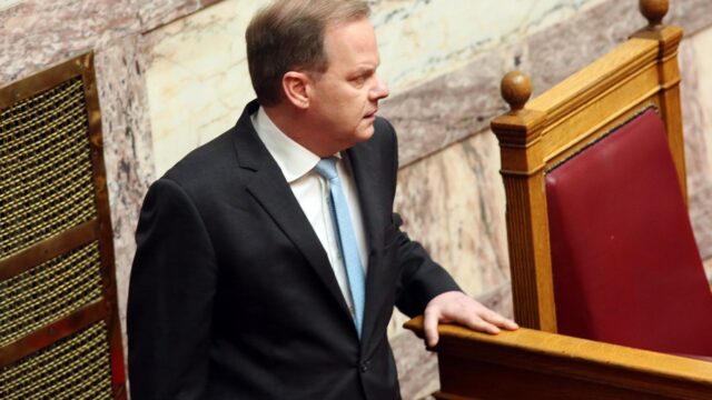 Σκιές, υπόδικοι και στον ορίζονται κάλπες, Απόστολος Αποστόλου