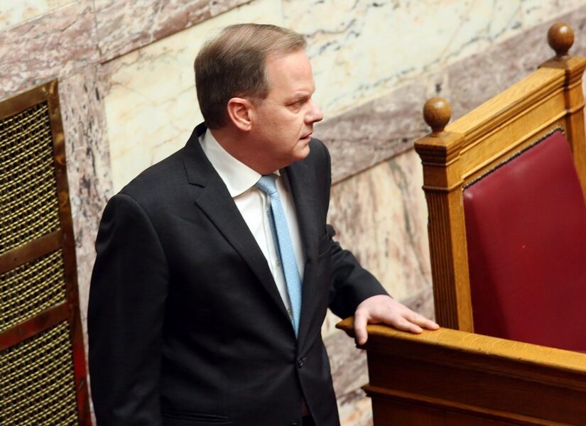 Σκιές, υπόδικοι και στον ορίζονται κάλπες, Απόστολος Αποστόλου