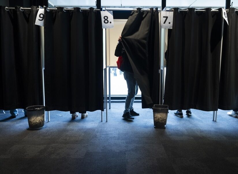 Ουγγαρία: Ρεκόρ συμμετοχής στις εκλογές – Αλληλοκατηγορίες για νοθεία και φόβοι για επεισόδια