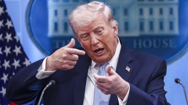 Η απειλή καθαίρεσης και ο φόβος για φέρετρα... Δημήτρης Χρήστου