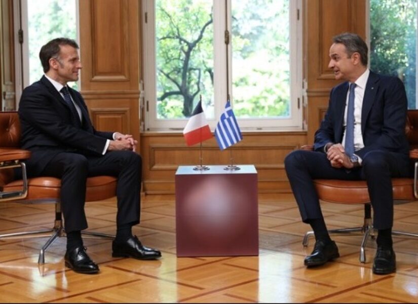 Στο Μαξίμου Μητσοτάκης-Μακρόν για τις υπογραφές για τη νέα αμυντική συνεργασία