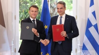 Μήνυμα αλληλεγγύης από Μητσοτάκη-Μακρόν – Αυτές είναι οι 9 συμφωνίες που υπέγραψαν