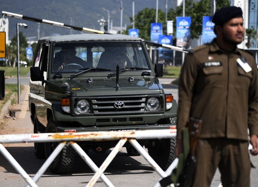 Αντίστροφη μέτρηση για την εκεχειρία – Αβέβαιη η στάση του Ιράν – CNN: Πώς ο Τραμπ τορπίλισε συμφωνία