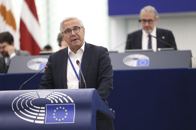 Γ. Μανιάτης προς Επιτροπή: «Γιατί δεν έχουν ακόμα αναθέσει τη Μελέτη για το Καλώδιο;»