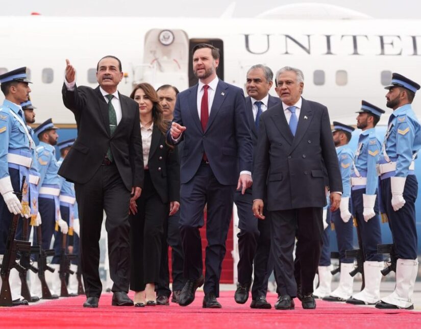 Στο Πακιστάν για τις συνομιλίες ο Βανς – Ιράν: Παραμένουμε δύσπιστοι