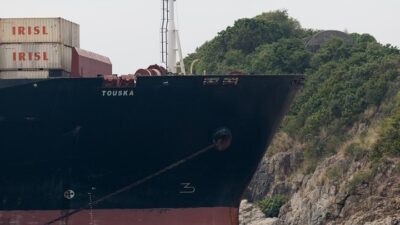 Aντιτορπιλικό των ΗΠΑ άνοιξε πυρ κατά ιρανικού φορτηγού και το έθεσε υπό τον έλεγχό του - Αντίποινα υπόσχεται η Τεχεράνη