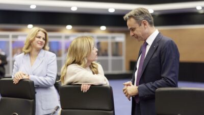 Τα "γυάλινα πόδια" της ελληνικής οικονομίας, Γιώργος Παπασίμος