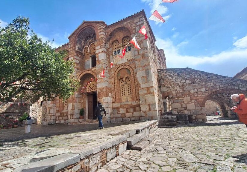 Αφιερωμένη στην ιστορική μνήμη και στον πολιτισμό η επισκεψη του Μορφωτικού Συλλόγου Μεσσηνίας σε Δίστομο και Όσιο Λουκά