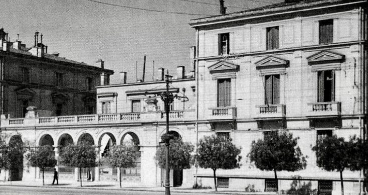 αδριάντες Κανάρη Παυλόπουλος