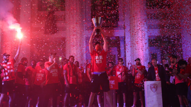 Στον ουρανό του Πειραιά η κούπα της Euroleague - Κατακτητής της κορυφής ο Ολυμπιακός